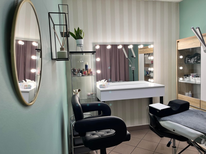 Stanowisko do makijażu w salonie